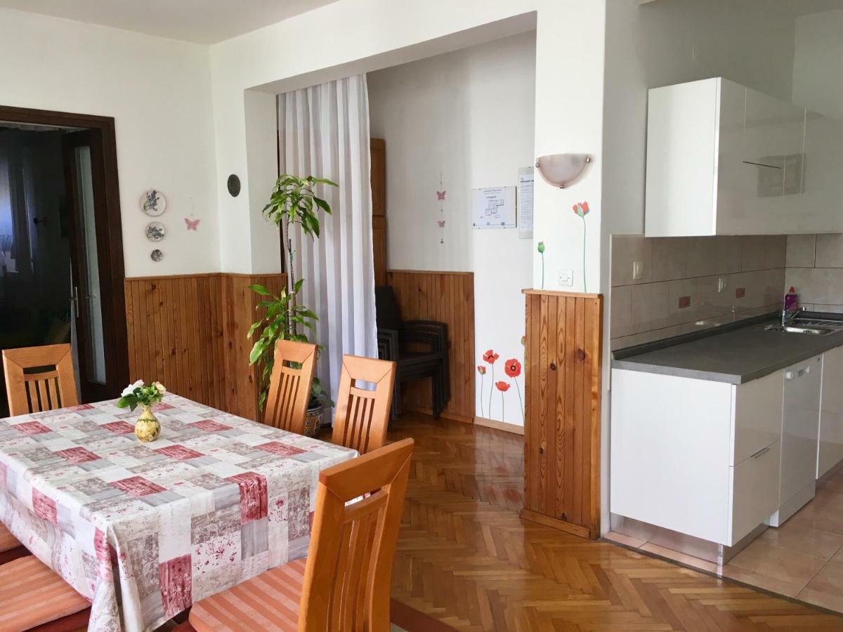 Apartaments Oma & Opa Banjol エクステリア 写真